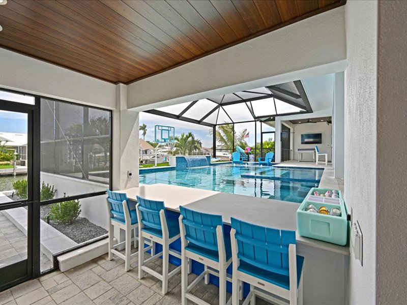 Outdoor dining overlooking the swim-up bar